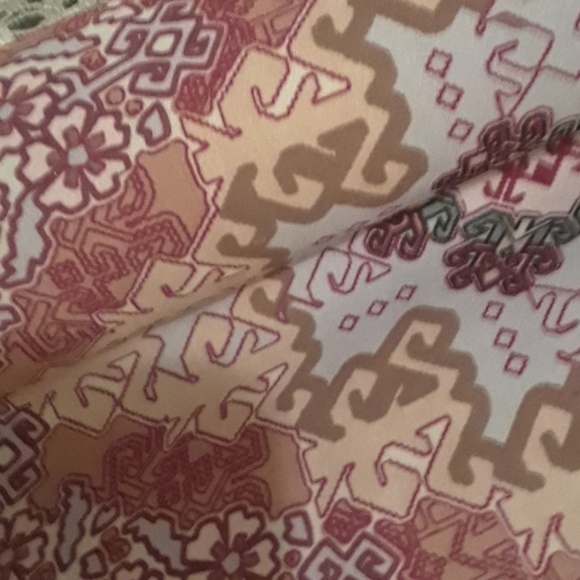 Coco & Jameson flirty lace inset Summer Top - Picture 3 of 4